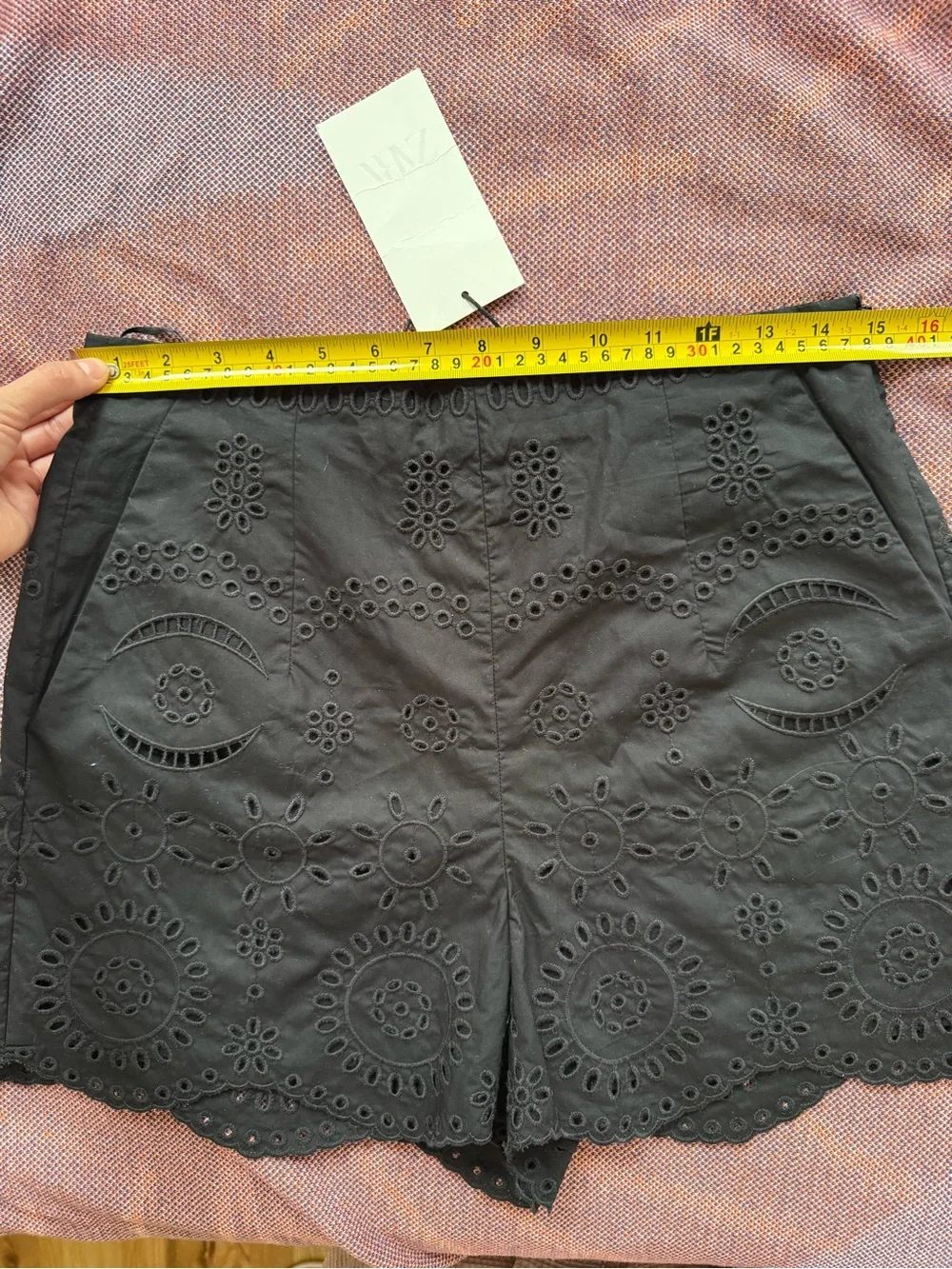 ZARA ZW COLLECTION PERFORATED EMBROIDERY BERMUDA SHORTS size M